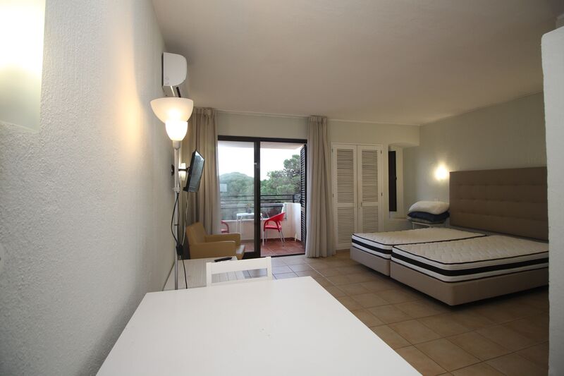  Apartment with swimming pool in Albufeira