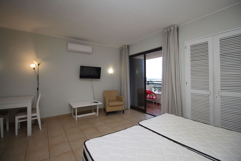  Apartment with swimming pool in Albufeira