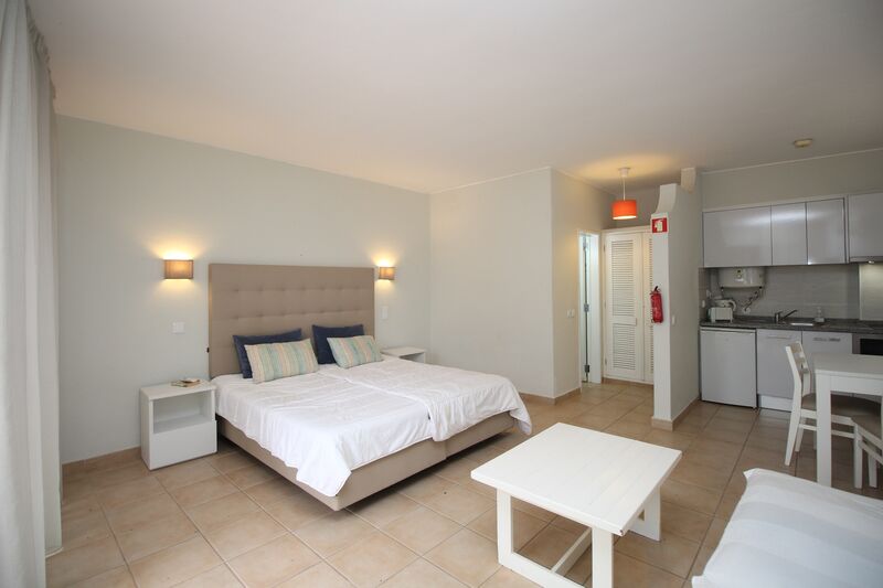  Apartment with swimming pool in Albufeira