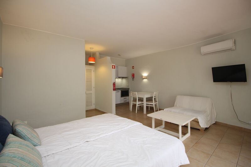  Apartment with swimming pool in Albufeira