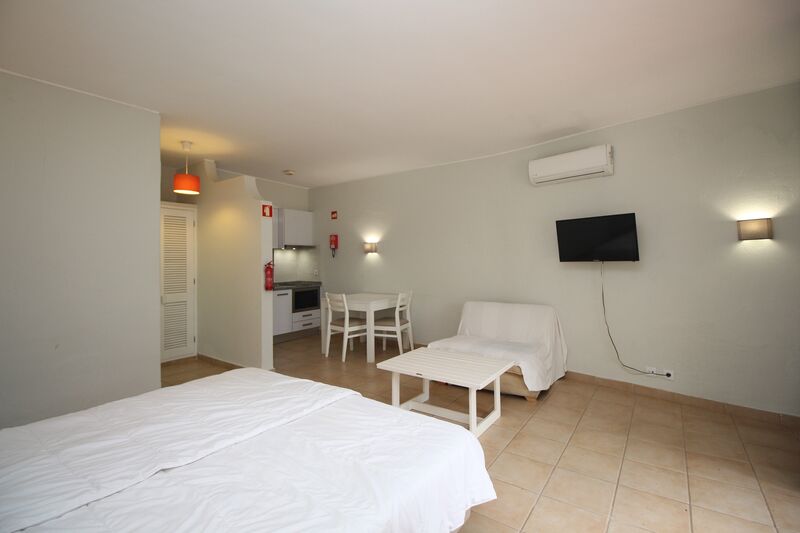  Apartment with swimming pool in Albufeira