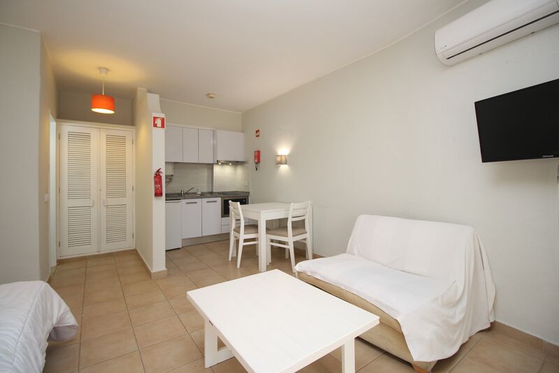  Apartment with swimming pool in Albufeira