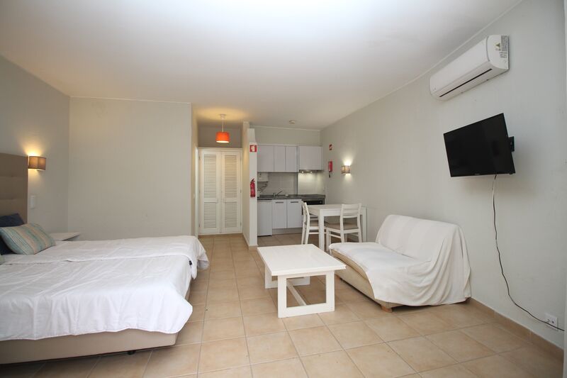  Apartment with swimming pool in Albufeira