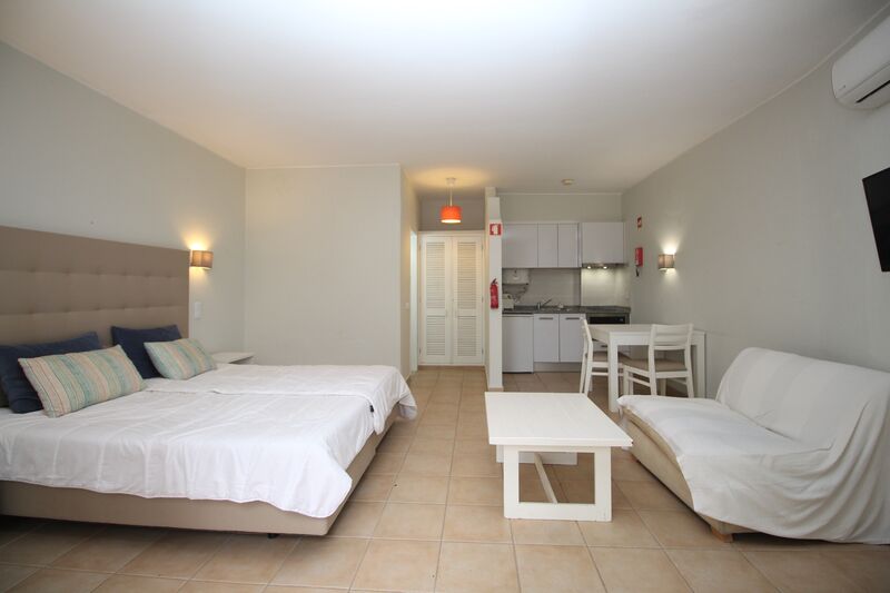  Apartment with swimming pool in Albufeira