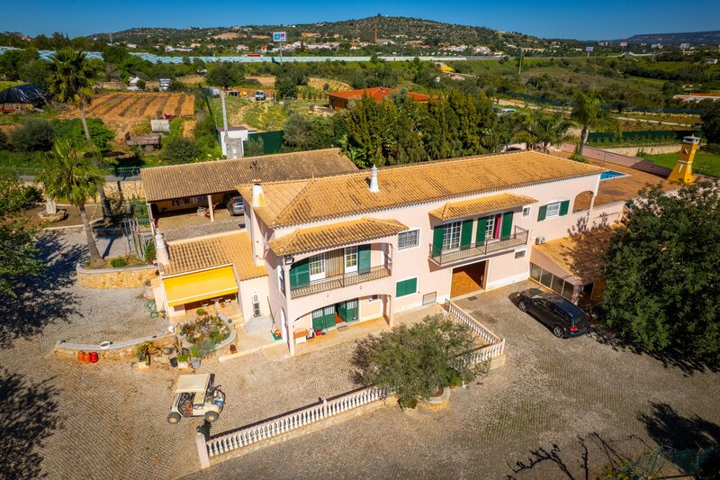 5 bedroom23 720 000 m&sup2;  Land plot with swimming pool in Albufeira
