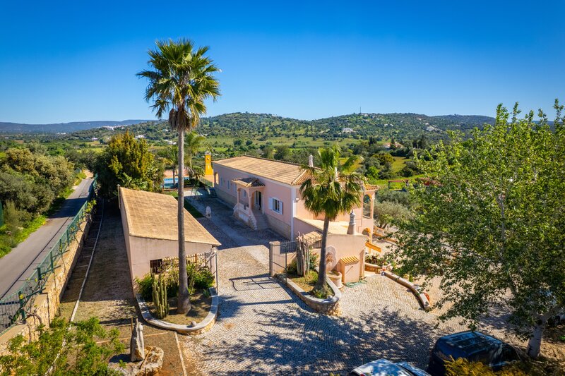 5 bedroom23 720 000 m&sup2;  Land plot with swimming pool in Albufeira