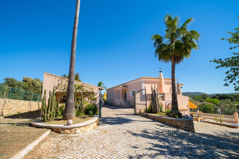 5 bedroom23 720 000 m&sup2;  Land plot with swimming pool in Albufeira