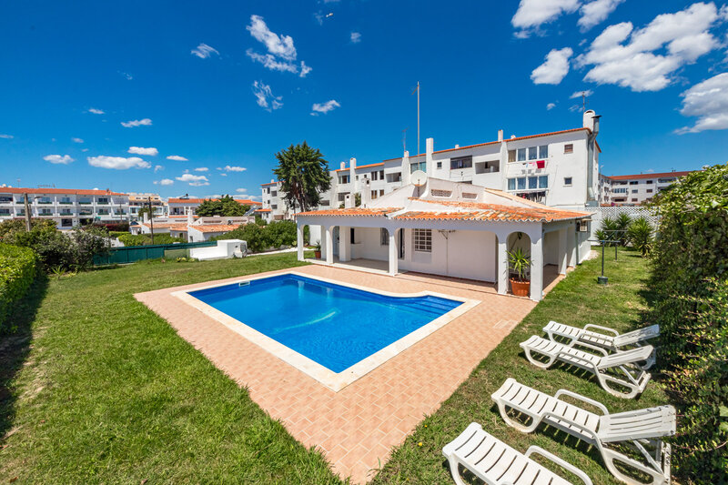 4 bedroom 118 m&sup2; House with swimming pool for sale in Albufeira, Algarve 