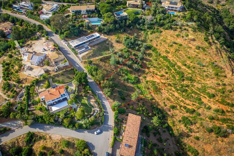 2 000 m&sup2;  Land plot in Monchique