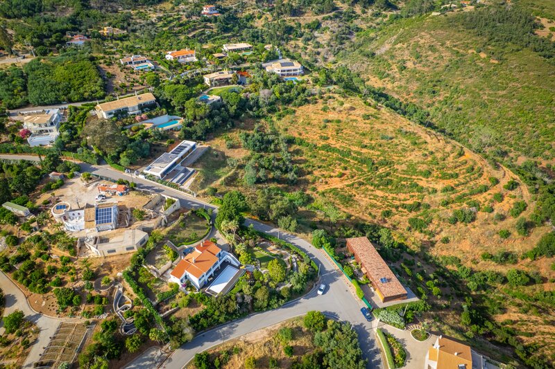 2 000 m&sup2;  Land plot in Monchique