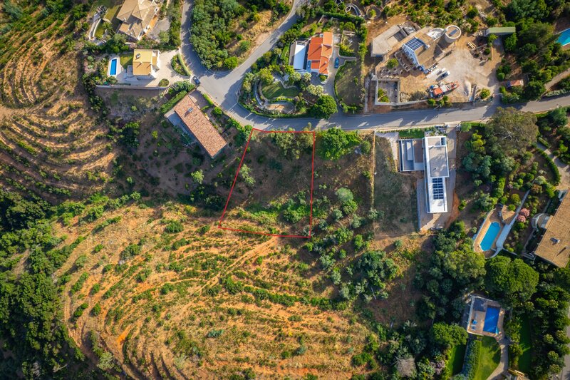 2 000 m&sup2;  Land plot in Monchique