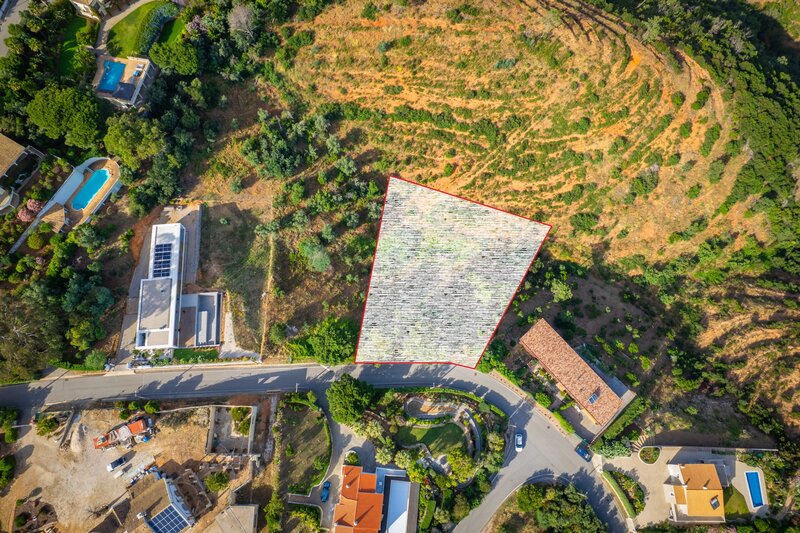 2 000 m&sup2;  Land plot in Monchique
