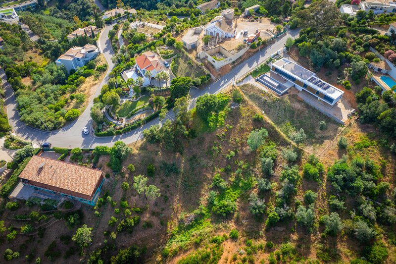 2 000 m&sup2;  Land plot in Monchique