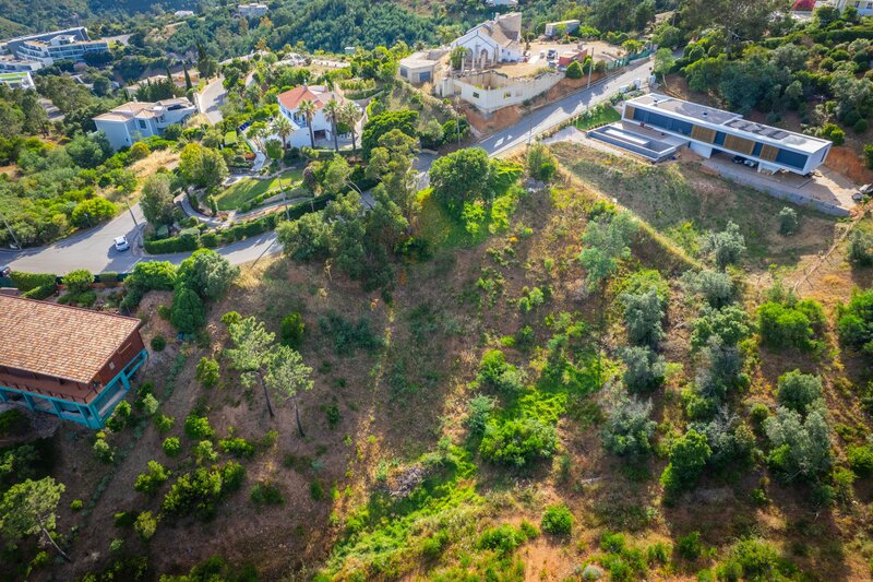 2 000 m&sup2;  Land plot in Monchique