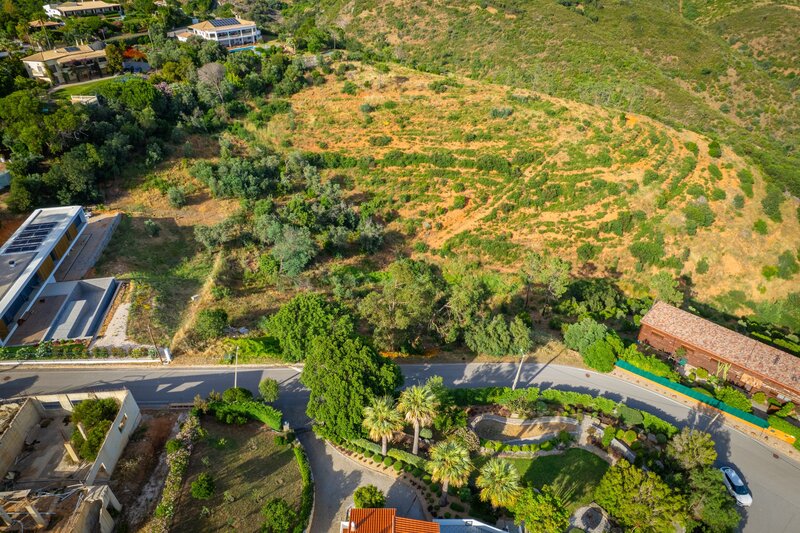 2 000 m&sup2;  Land plot in Monchique