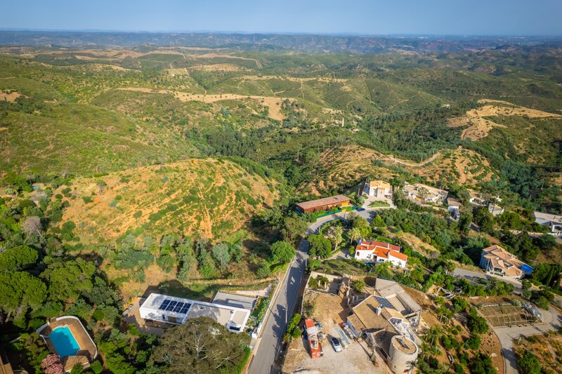 2 000 m&sup2;  Land plot in Monchique