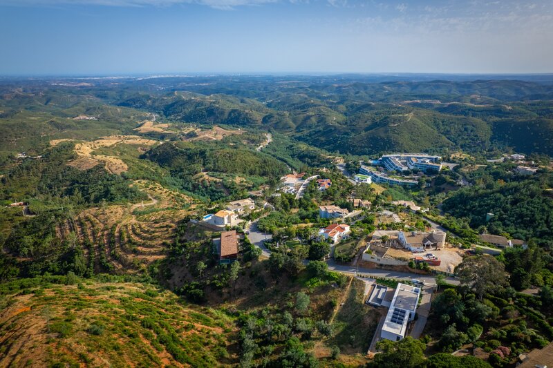 2 000 m&sup2;  Land plot in Monchique