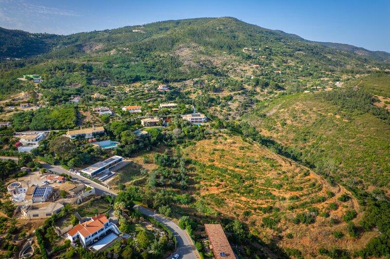2 000 m&sup2;  Land plot in Monchique