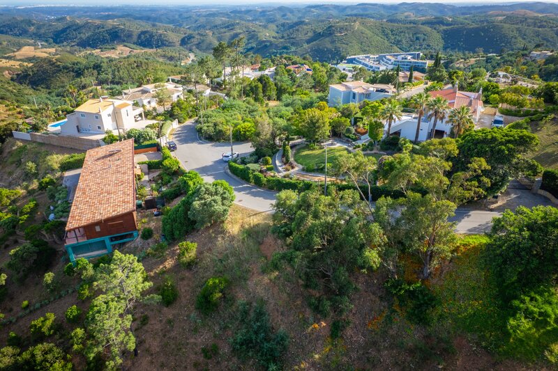 2 000 m&sup2;  Land plot in Monchique