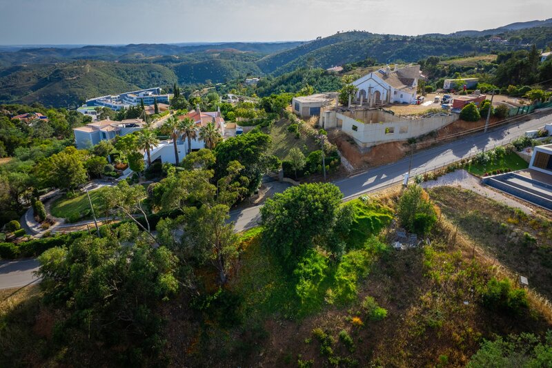 2 000 m&sup2;  Land plot in Monchique