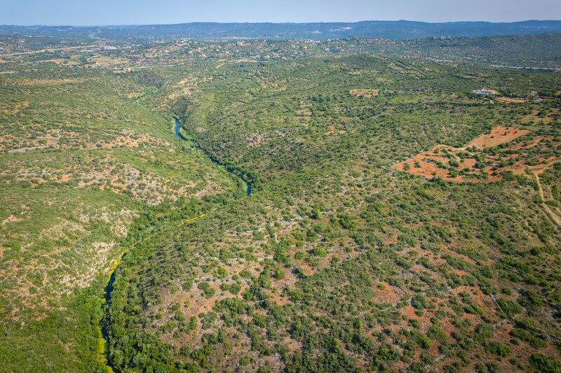 Lote de Terreno com 4 080 m&sup2;  em Albufeira