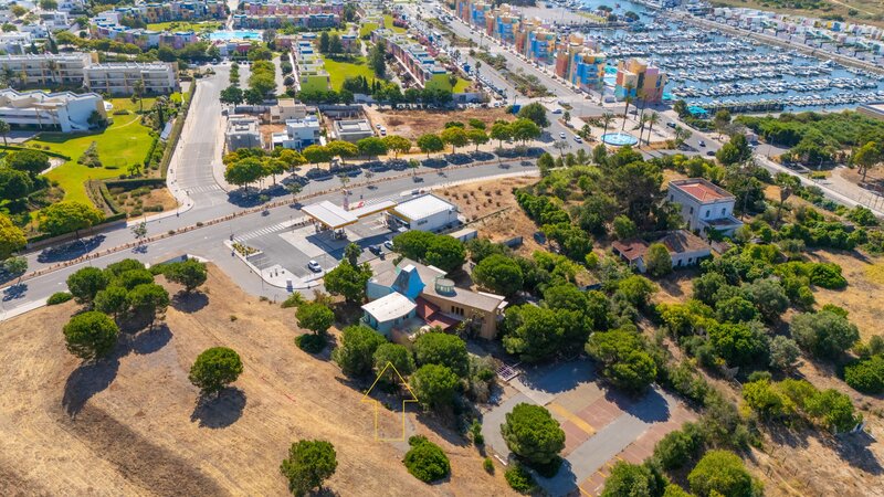 Lote de Terreno com 14 152 m&sup2;  em Albufeira
