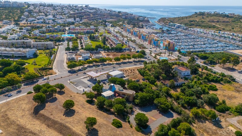 Lote de Terreno com 14 152 m&sup2;  em Albufeira