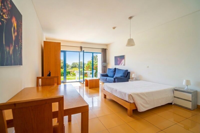 Apartmento-com-2000m2-com-45m2-com-piscina-a-venda-em-Albufeira-Algarve