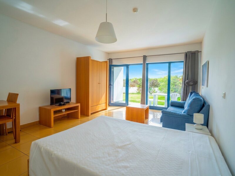  Apartment with swimming pool in Albufeira