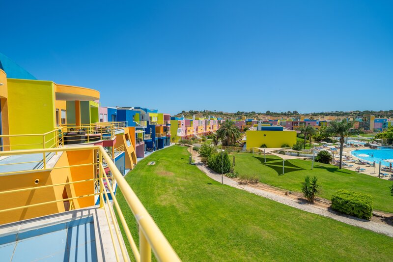 2 bedroom 165 m&sup2; Apartment with swimming pool for sale in Albufeira, Algarve 