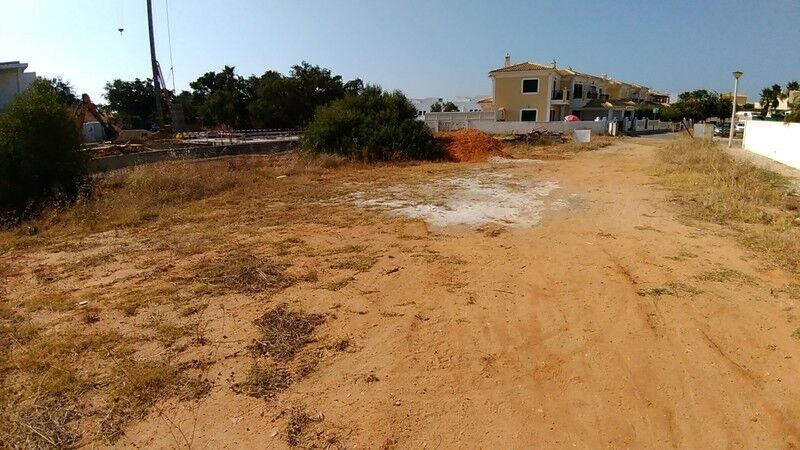 Lote de terreno com 519m2 Silves