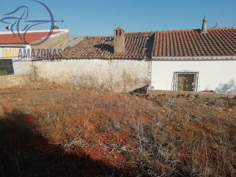 Home V2 in the field Silves - store room