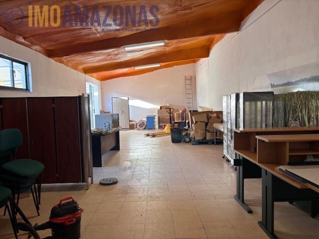 Armazém com 128m2 Silves