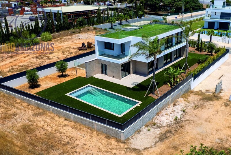 Moradia nova V4 Silves - terraço, jardim, garagem, vista mar, ar condicionado, piscina, muita luz natural