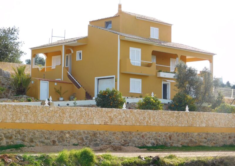 House V6 Renovated in the field Poço Barreto Silves - solar panels, fireplace, air conditioning, playground, garden, floating floor, automatic irrigation system, solar panel, equipped, heat insulation, barbecue, garage, swimming pool