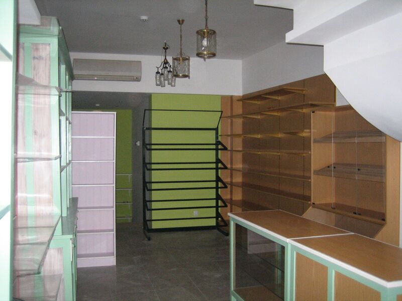 Shop with basement center Portimão