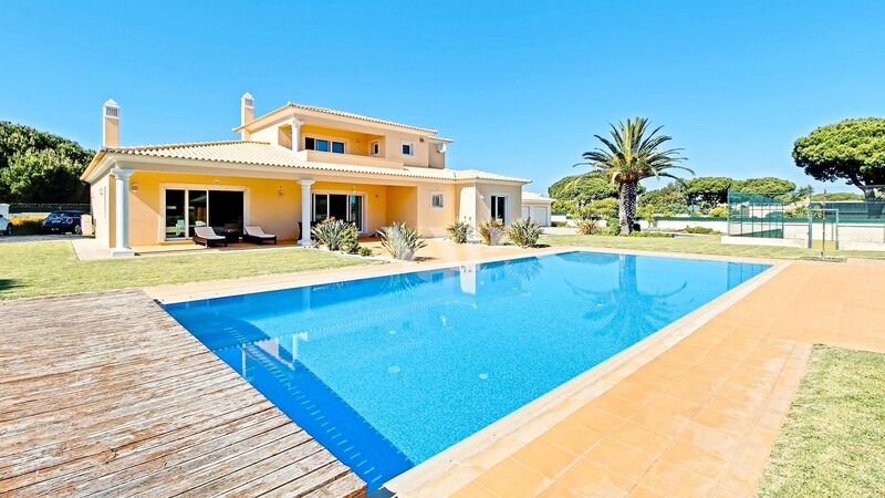 House Isolated 4 bedrooms Quarteira Loulé - terrace, garden, automatic gate, swimming pool, air conditioning, double glazing, garage, tennis court, alarm, solar panels