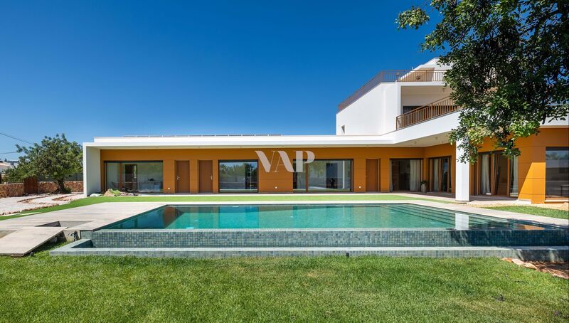 Para venda Moradia V5 Almancil Loulé - piscina, painéis solares, ar condicionado, vidros duplos, alarme, jardim, equipado