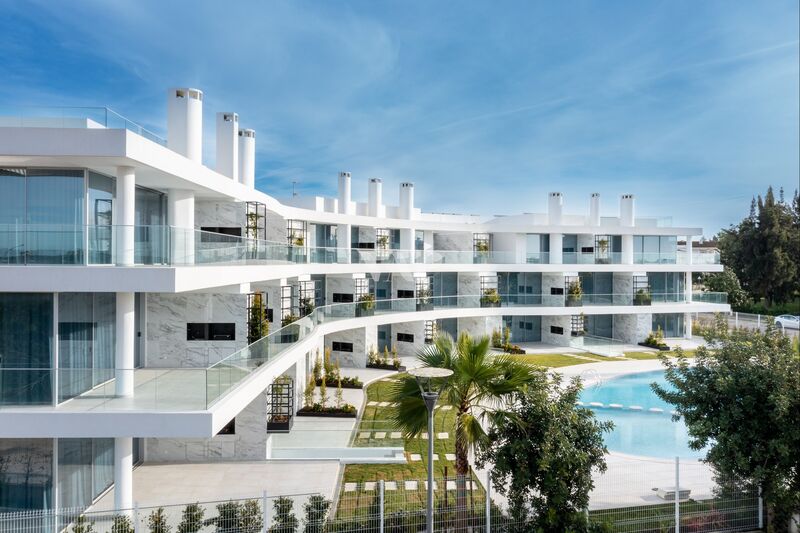 Apartamento T2 de luxo Vilamoura Quarteira Loulé - ar condicionado, bbq, arrecadação, piscina, garagem, painéis solares, piso radiante, terraços