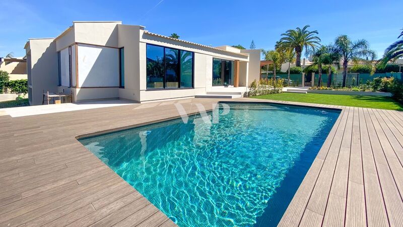 House Modern 3+1 bedrooms Vilamoura Quarteira Loulé - garden, swimming pool, terrace, fireplace, solar panels, excellent location, garage, acoustic insulation, barbecue, plenty of natural light, air conditioning, double glazing