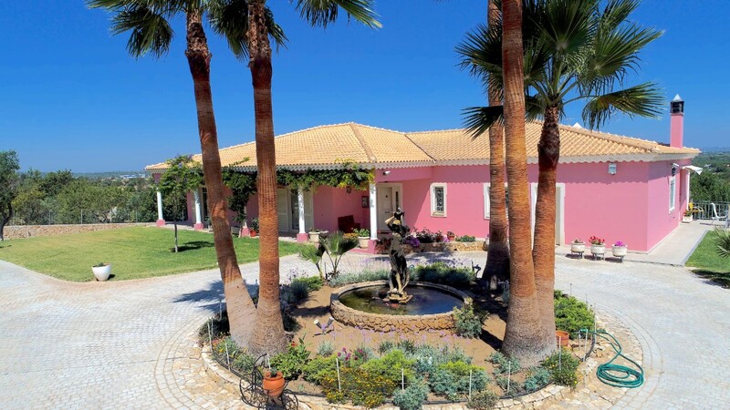 Farm 4 bedrooms with house Algoz Silves - solar panel, garden, swimming pool, very quiet area, equipped, central heating, kitchen, water hole, solar panel, barbecue, water, garage, fruit trees, automatic irrigation system, fireplace