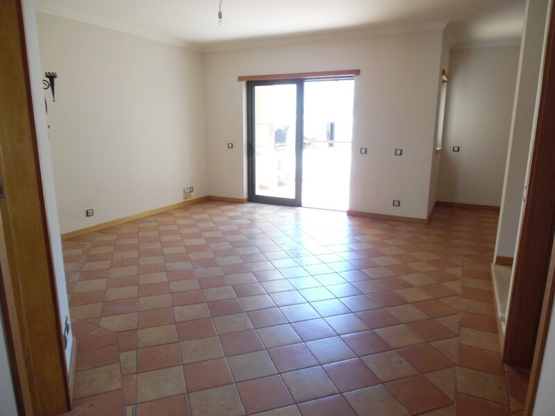 Moradia V3 Guia Albufeira - garagem, cozinha equipada, terraço, piscina, lareira