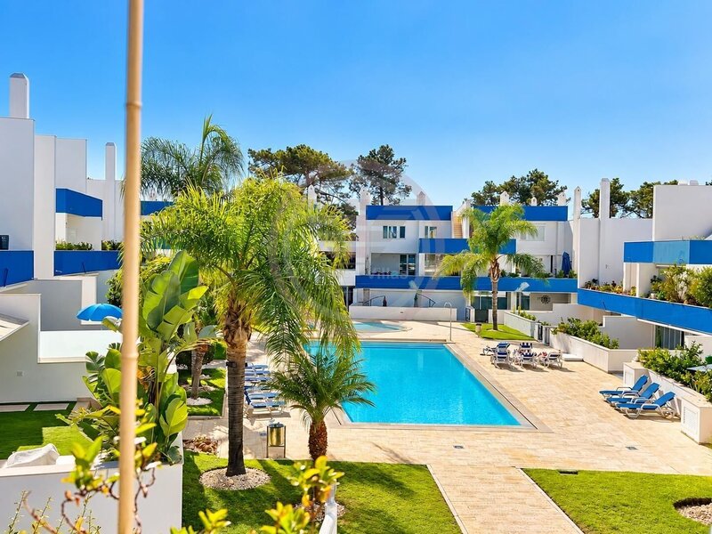 Apartamento T3 Duplex Mobilado com Piscinas e Estacionamento em Vilamoura