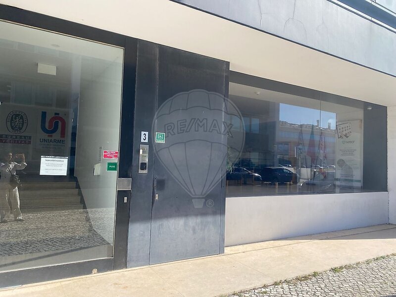 Loja à venda em Carnide, Lisboa RE/MAX Portugal