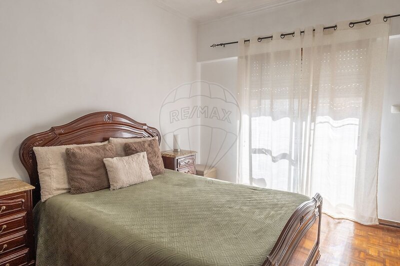Apartamento T2 à venda em Mina de Água, Amadora RE/MAX Portugal