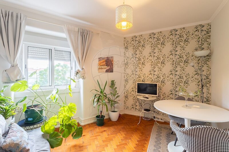 Apartamento T2 à venda em Mina de Água, Amadora RE/MAX Portugal