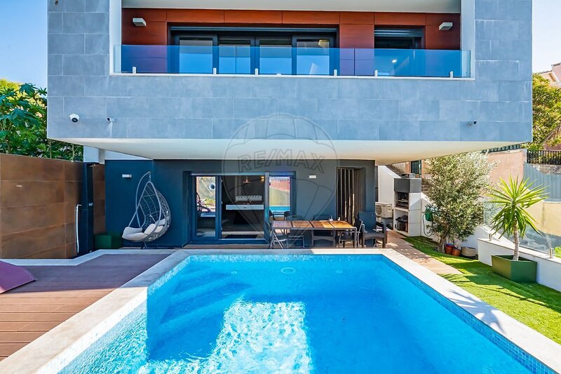 Moradia T4 à venda em Oeiras e São Julião da Barra, Paço de Arcos e Caxias, Oeiras RE/MAX Portugal