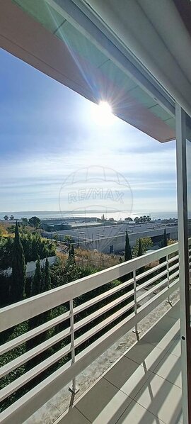 Apartamento T3 à venda em Oeiras e São Julião da Barra, Paço de Arcos e Caxias, Oeiras RE/MAX Portugal