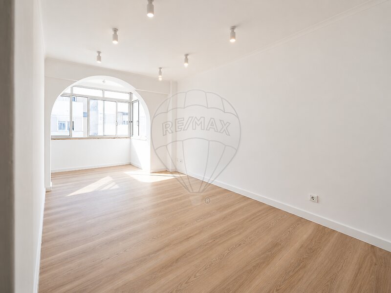 Apartamento T2 à venda em Póvoa de Santo Adrião e Olival Basto, Odivelas RE/MAX Portugal