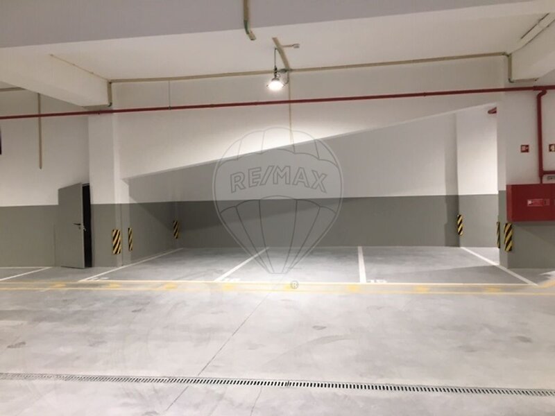 Garagem para arrendar em Estrela, Lisboa RE/MAX Portugal